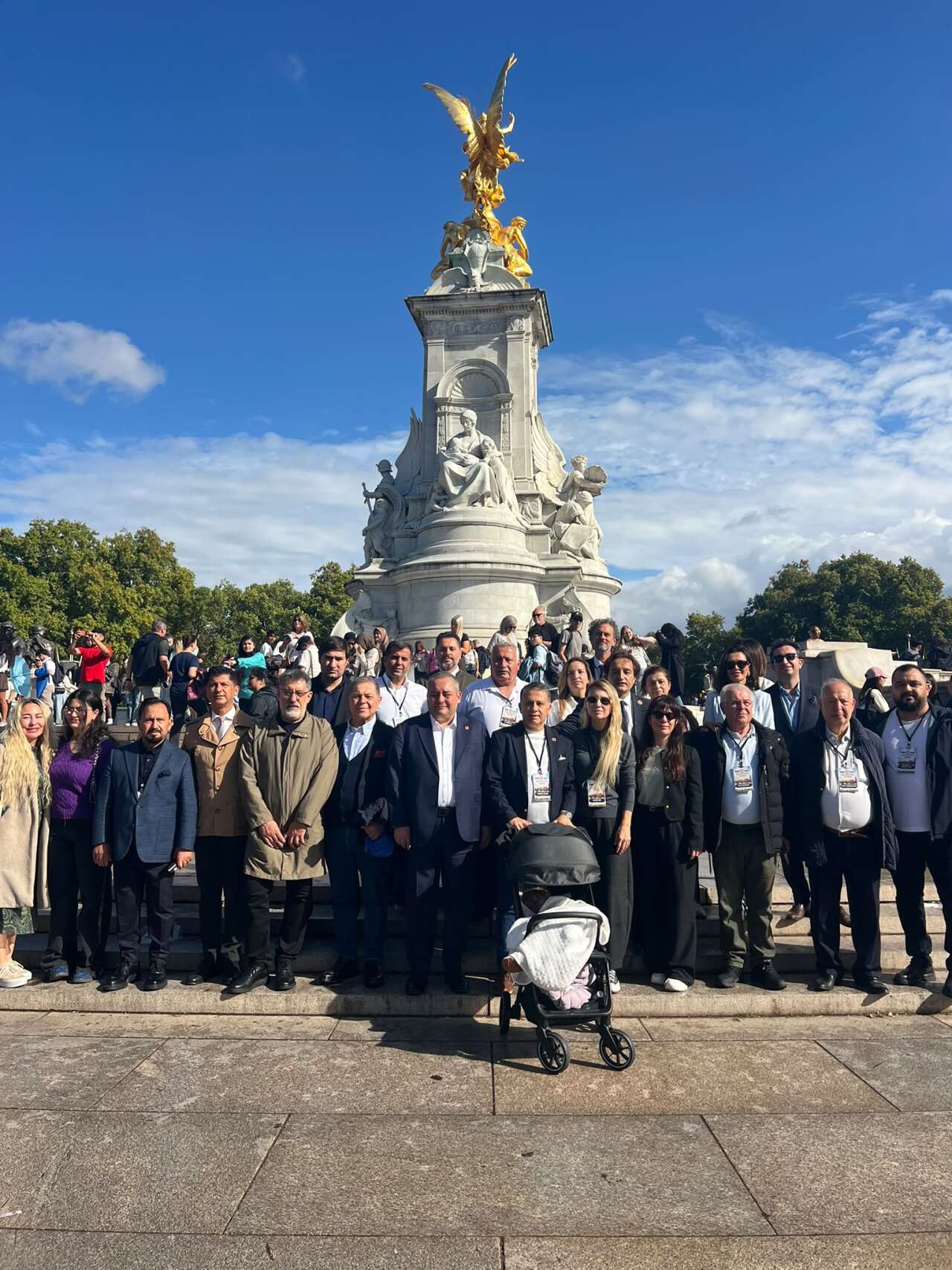 KGK, Londra’da Dostluk Rüzgarı Estirdi 2